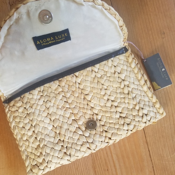 Woven Clutch - Picture 4 of 5